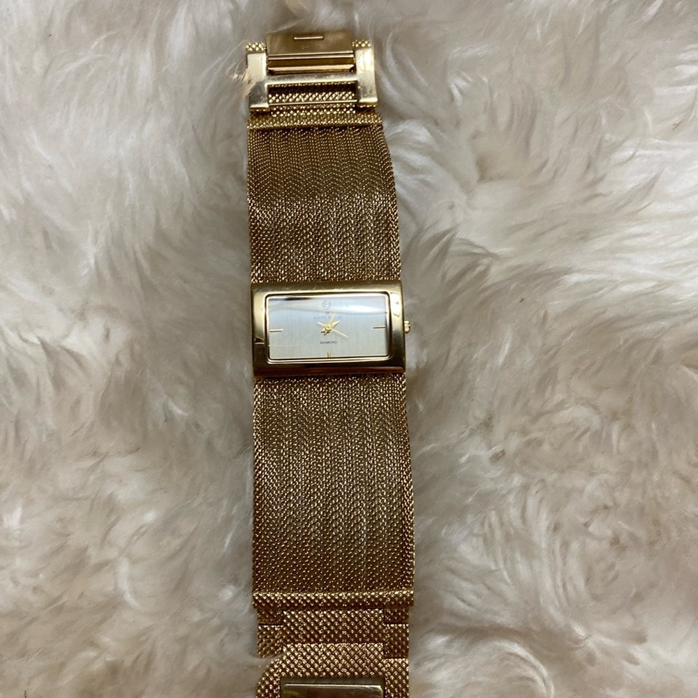 🎀ANNE KLEIN GOLD COLORED WATCH